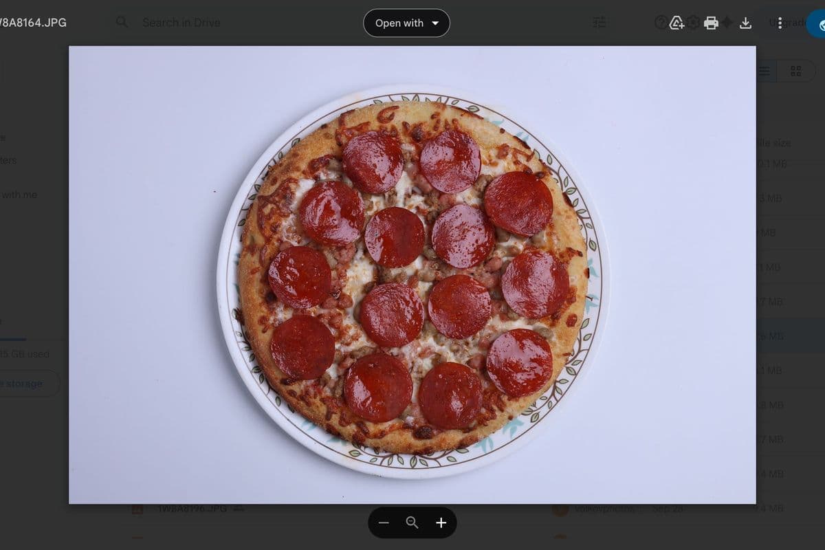 Small True Canadian Pizza ( POPULAR )