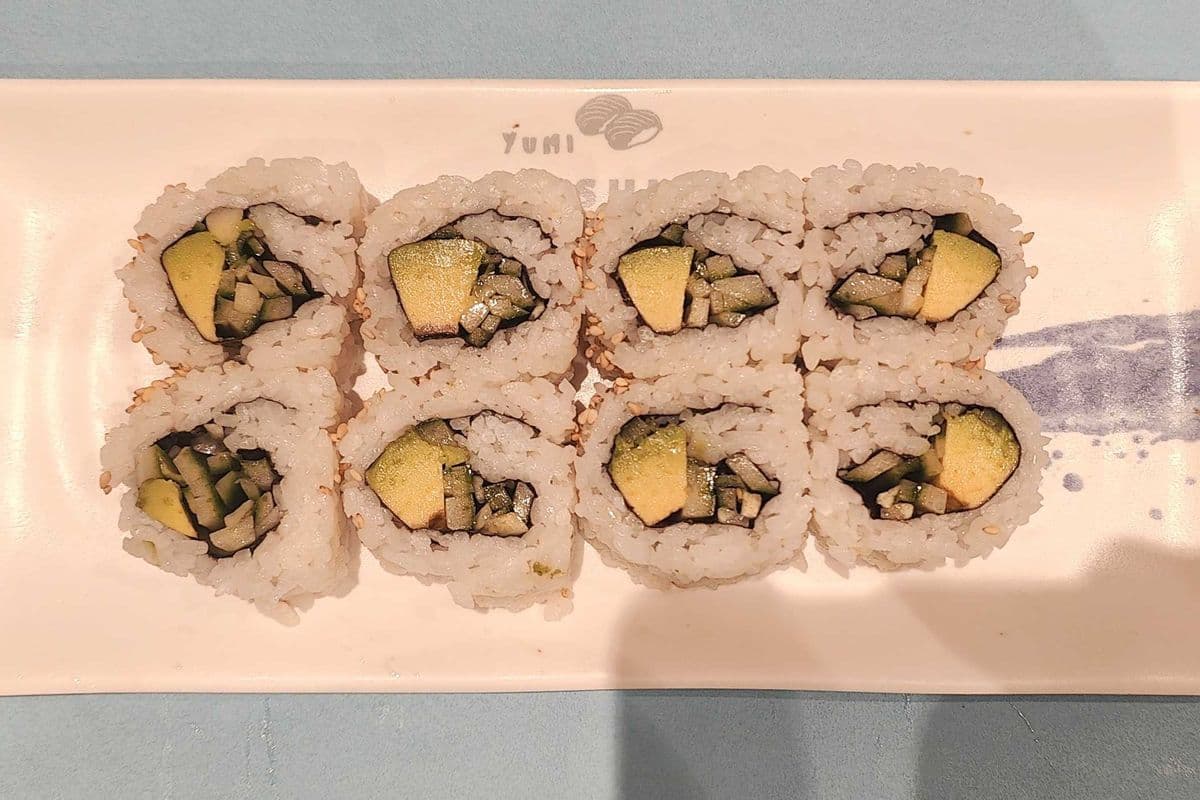 Avocado Cucumber Roll (8 pcs)