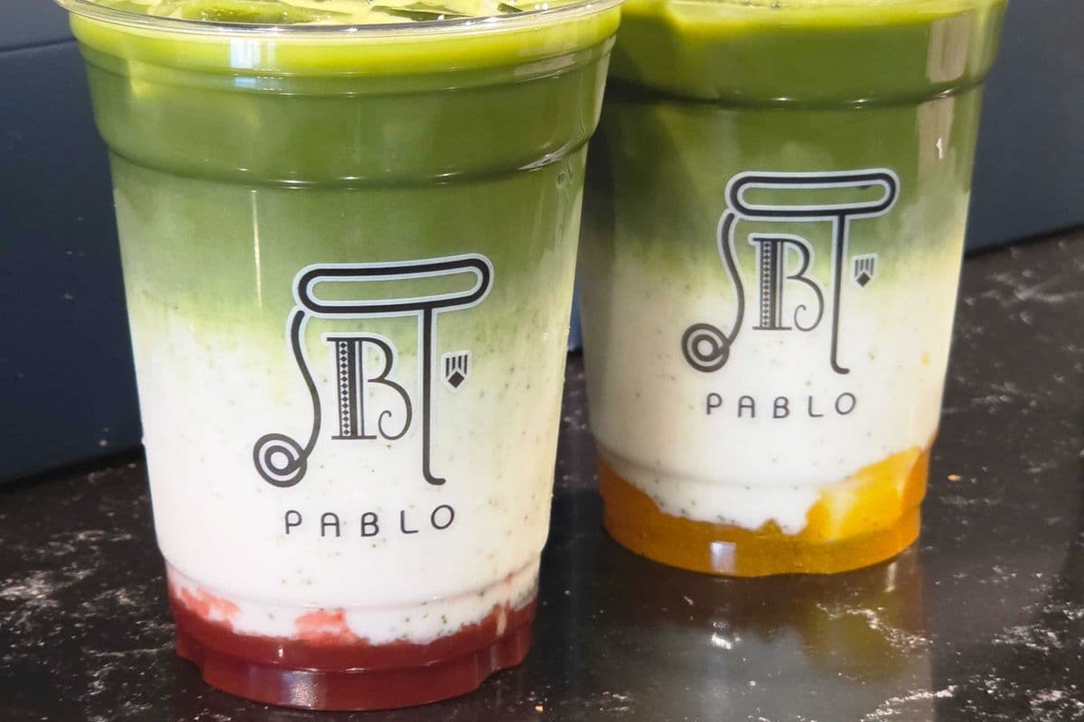Strawberry Matcha Latte (Iced)