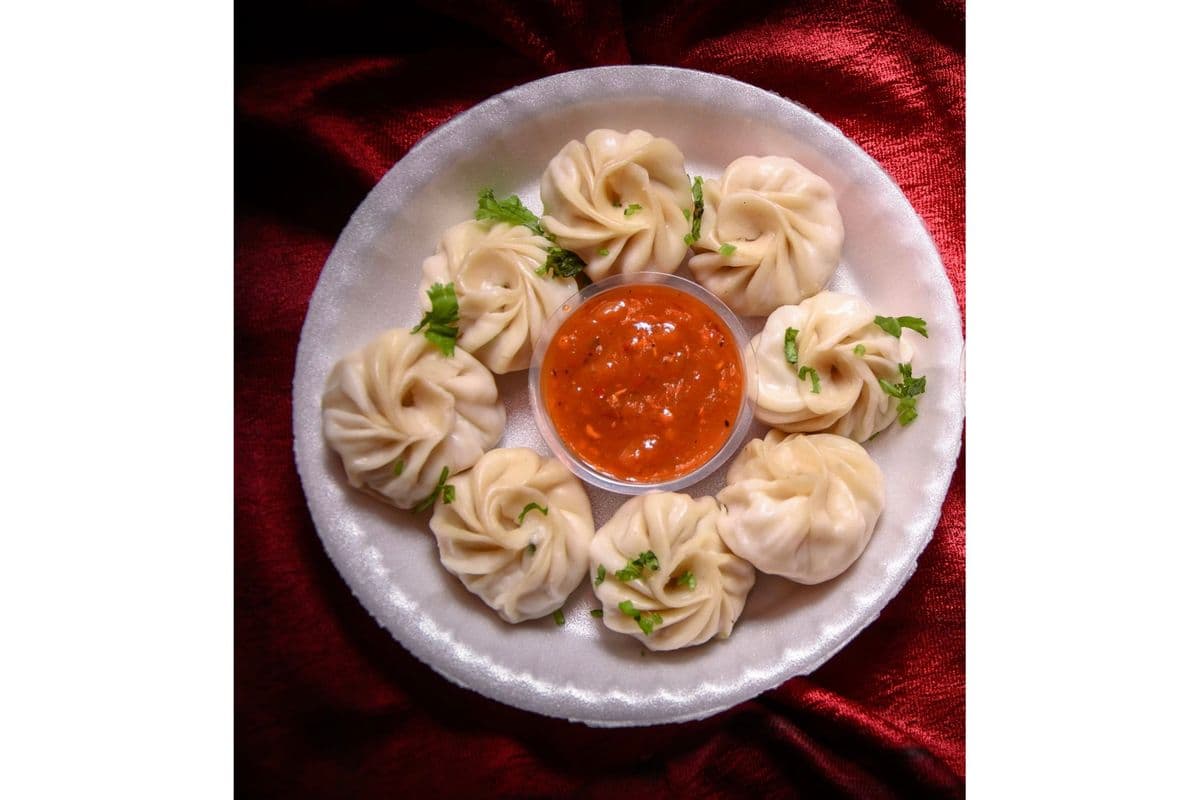 Steamed Veggie Momos (6 pcs)