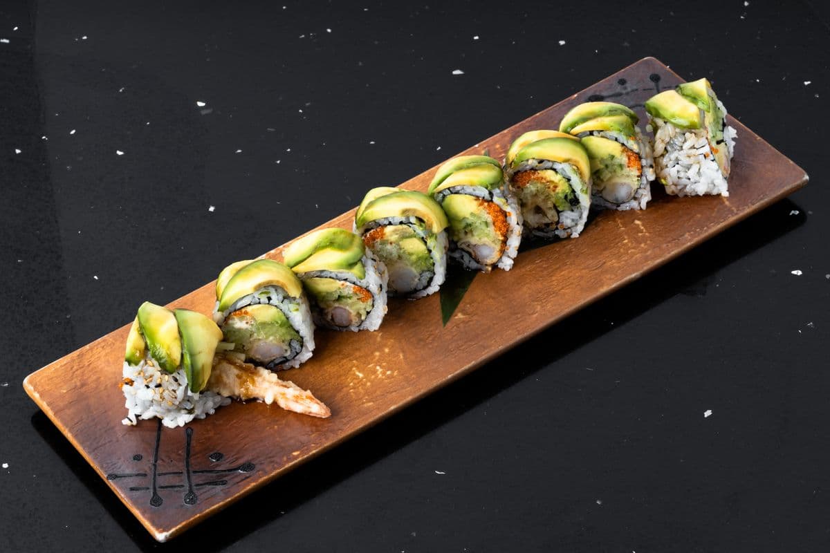 302. Green Dragon Roll (8 pcs)