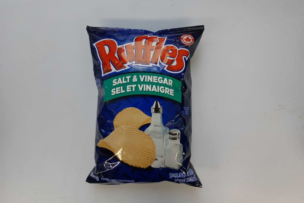 Ruffles Salt & Vinegar Potato Chips (200 g)