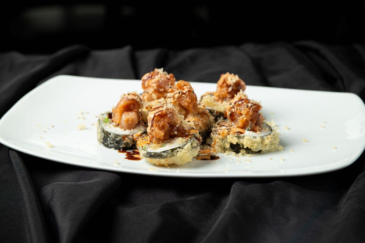 Volcano Roll (6-pcs)
