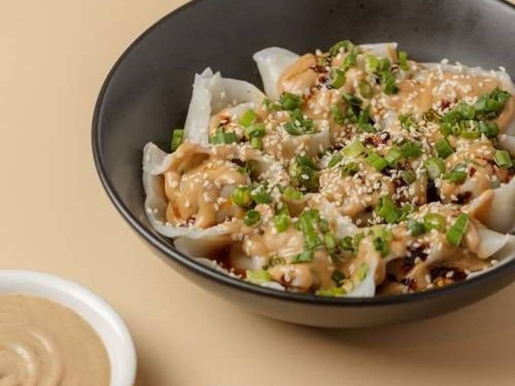 Wontons au Sauce Cacahuète Épicée /Spicy Peanut Sauce Wonton (vege & pork)  (10) 麻酱大馄饨