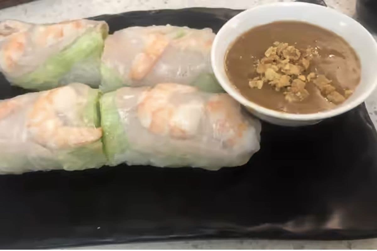V2. Vegetarian Salad Roll (2 pcs). GỎI CUỐN CHAY