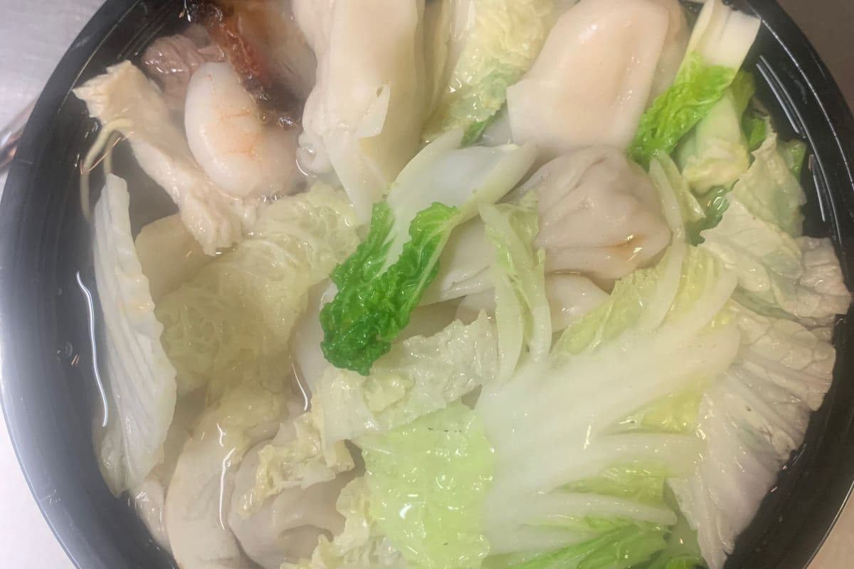 Deluxe wonton soup