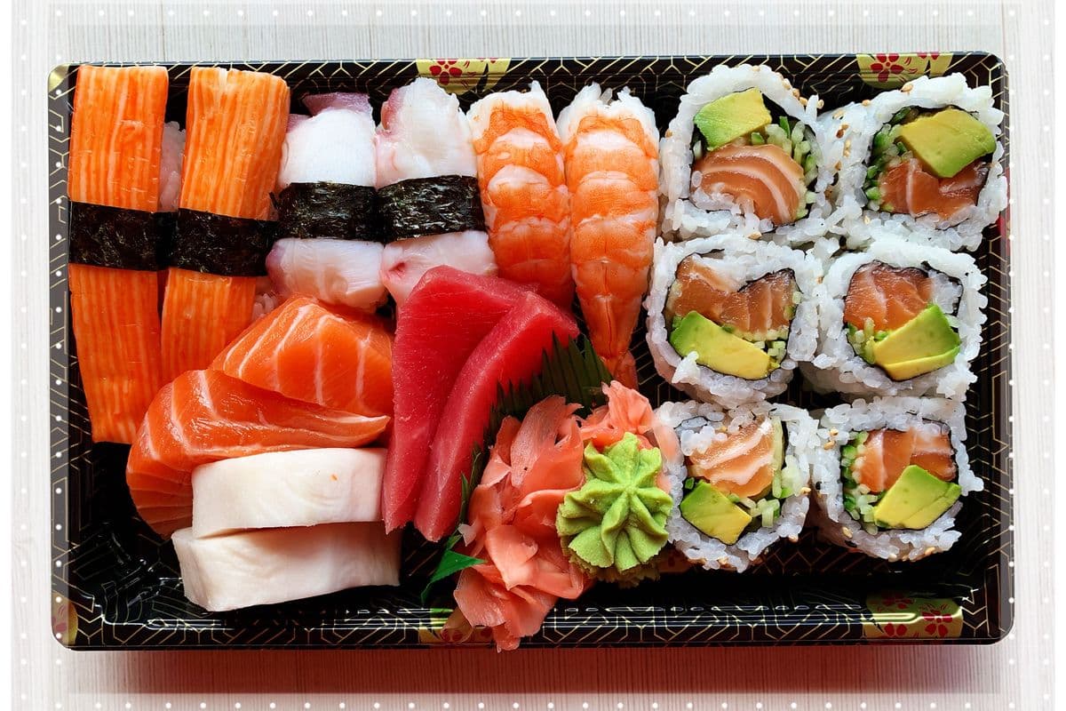 C09. Sushi and Sashimi Set (18 pcs)
