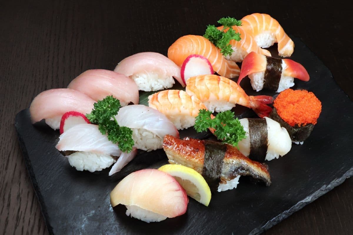 Deluxe Nigiri Sushi Combo