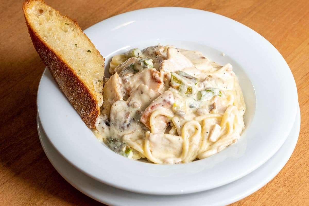 Creamy Chicken Linguine (entree)