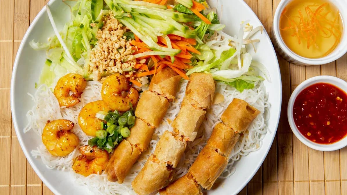 B28.Vermicelli with Spring Rolls and Grilled Shrimp