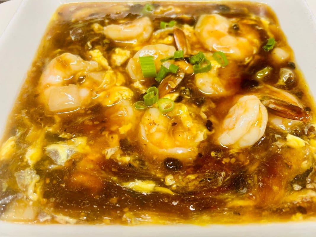 Shrimp w/ Lobster Sauce / Crevettes à la sauce au Homard