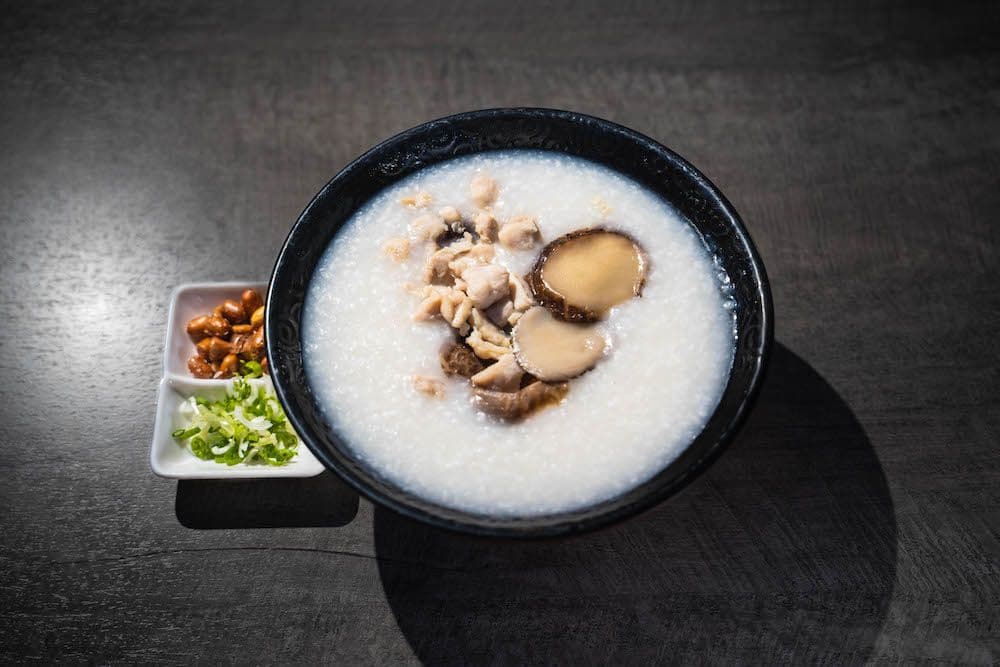 Mushroom & Diced Chicken Congee / 冬菇滑雞粥