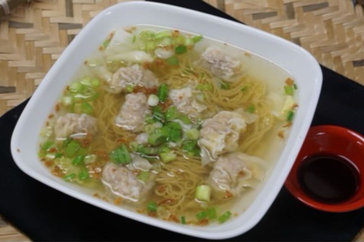 300. Shrimp and Pork Wonton with Egg Noodle Soup