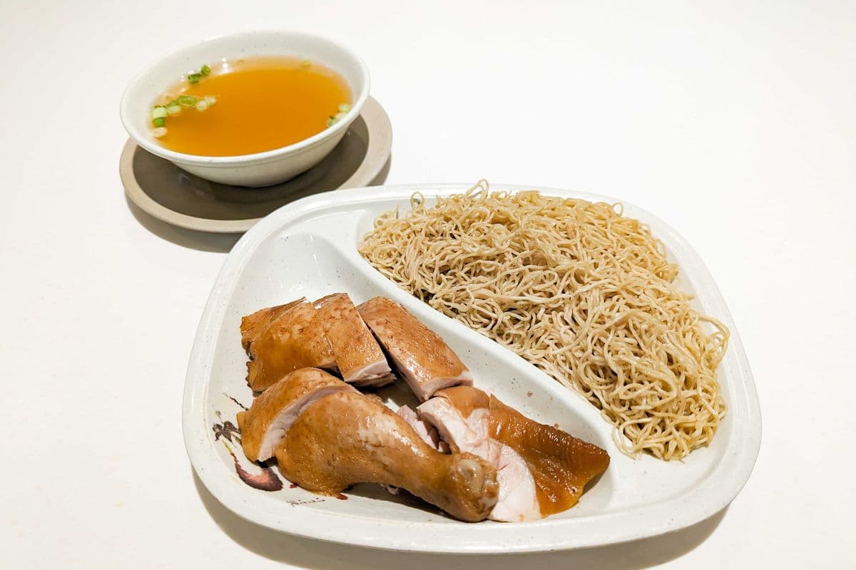 113 Soy Chicken with Noodle 油雞撈麵