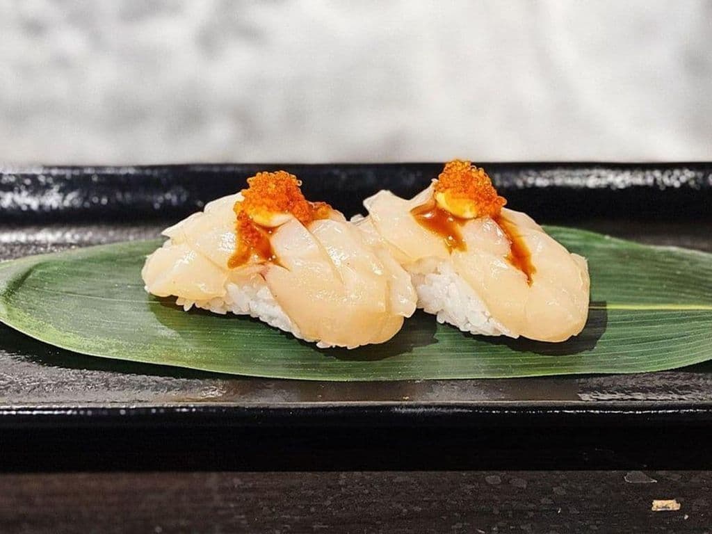 Scallop Sushi (2 pcs)