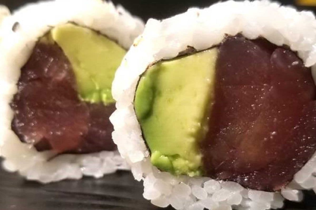 RR19 Tuna Avocado Roll