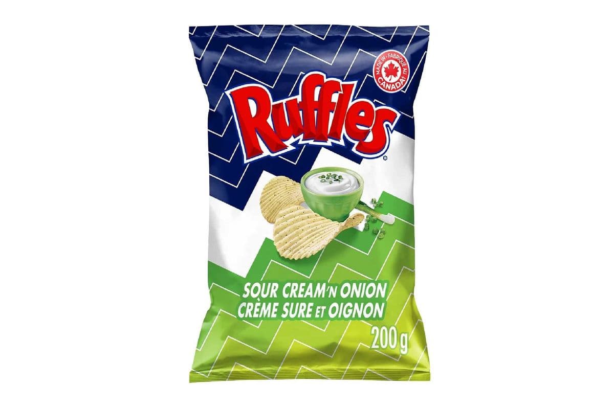 Ruffles Sour Cream Potato Chips (220 g)
