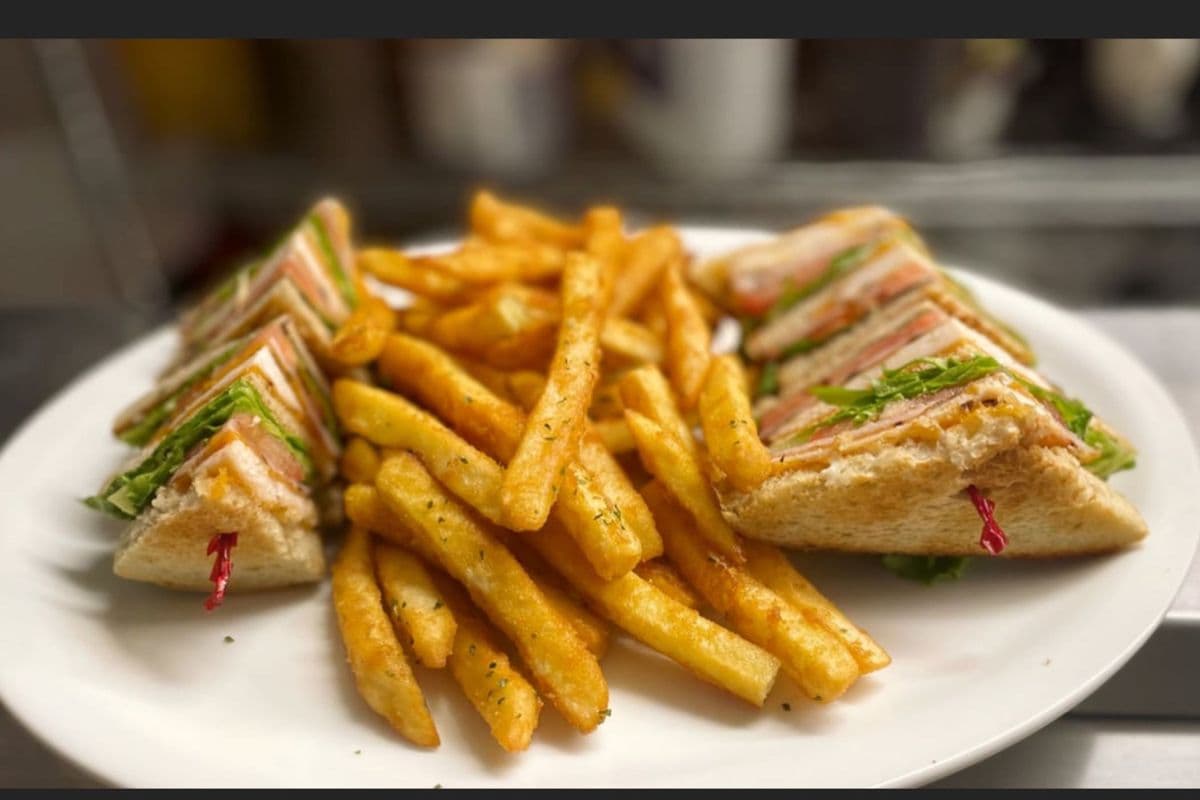 Tribal D Cor Canadian Chicken Club