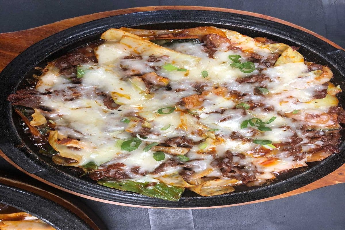 R9. Spicy Chicken or Beef with Cheese - Cheese Buldak/Bulgogi (Inc.Rice)