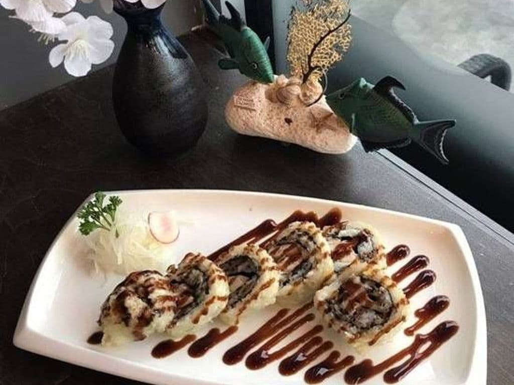 Mozza Chicken or Beef  Roll