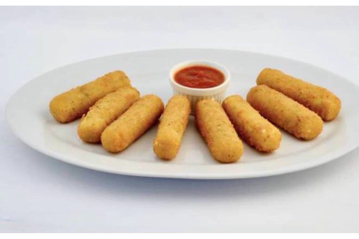 Mozzarella Sticks (8 pcs)