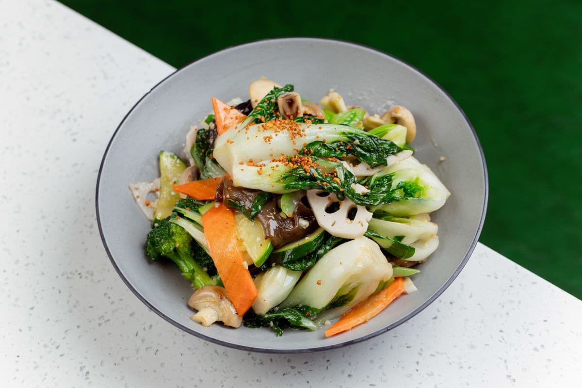 Stir-Fried Mixed Vegetables with crispy garlic 蒜蓉炒杂菜