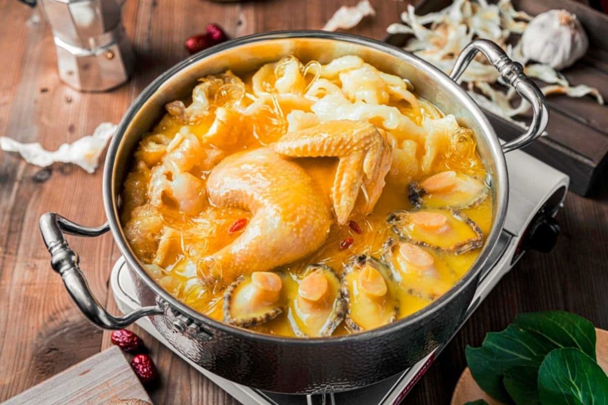 1. Golden Chicken Soup with Abalone and Fish Maw Hot Pot 金湯鮑魚花膠雞