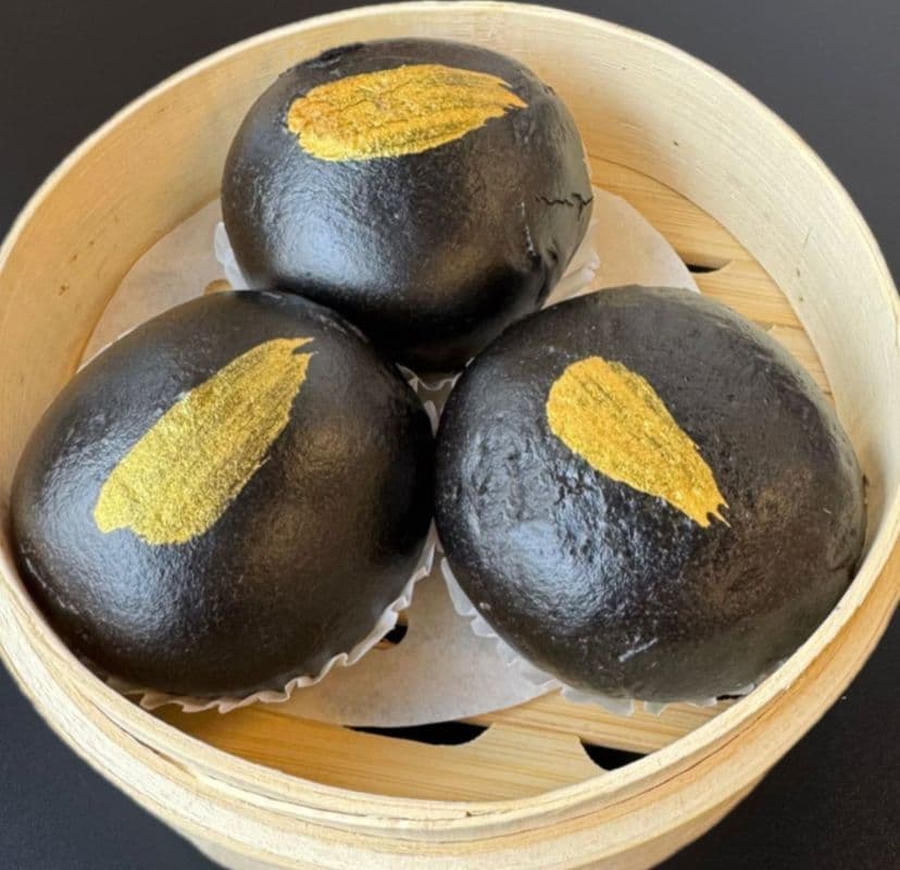 DS05 Brioche vapeur au cœur coulant (3 mcx) 黑金流沙包