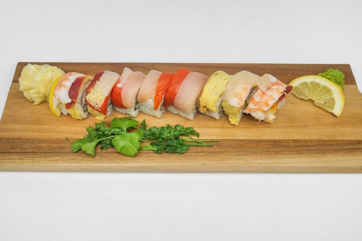 Rainbow Roll (8 pcs)