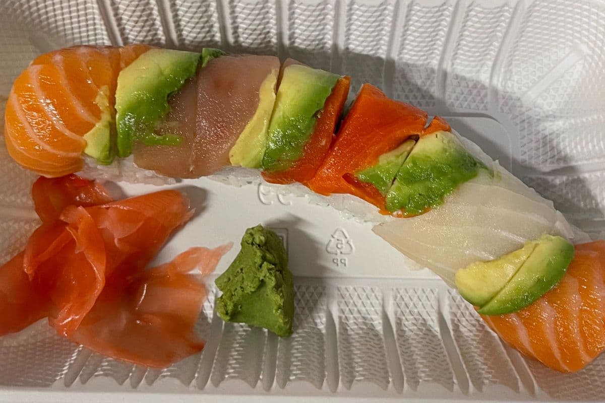 S40. Rainbow Roll (8 pcs)