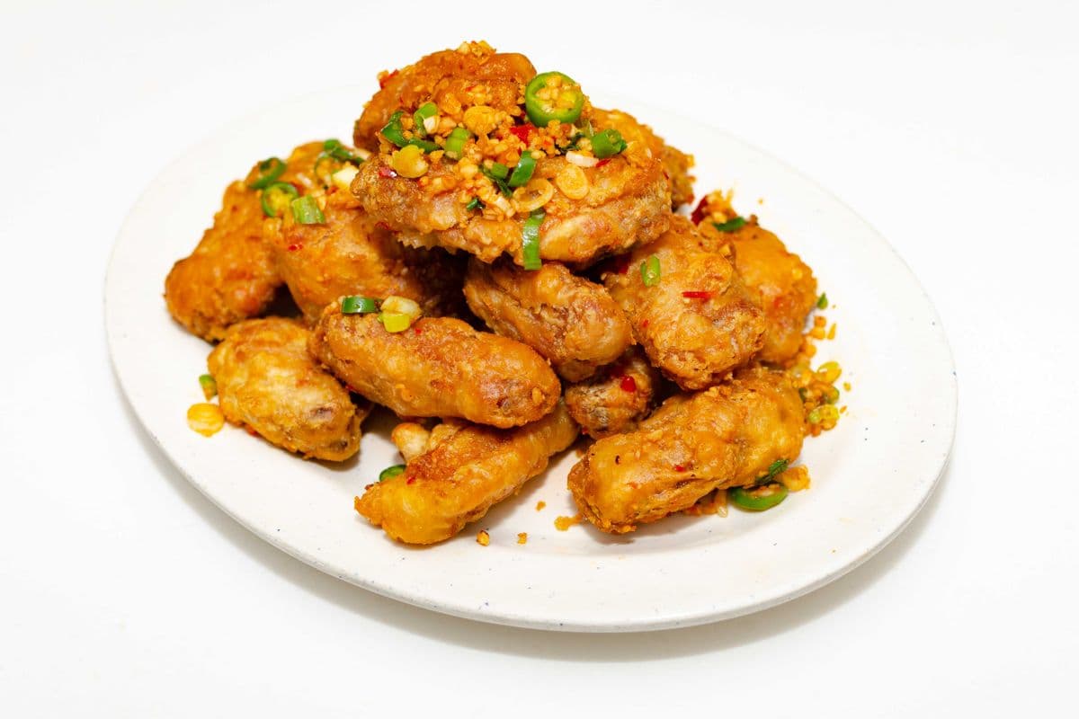 027A Deep-Fried Chicken Wingette tossed with Spicy Rock Salt & Serrano Pepper 椒鹽雞中翅
