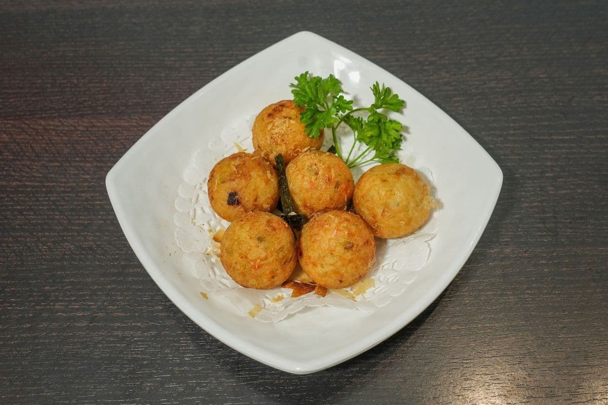 A33. Takoyaki (6pcs) 章魚小丸子
