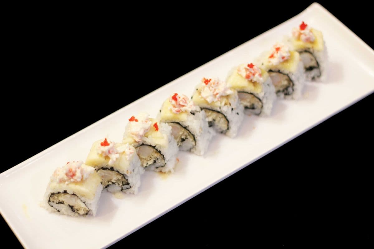 16. Snow Mountain Roll (8 pcs)