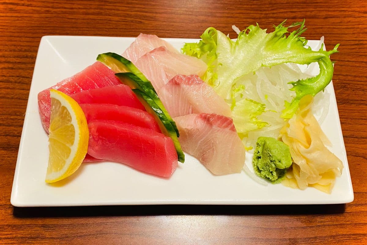 Hamachi and Ahi Red Tuna Sashimi (8 pcs)