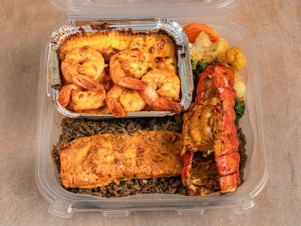 Saumon + Homard + Crevette + Riz Djondjon + Mini-Mac & Cheese + Légume Sauté