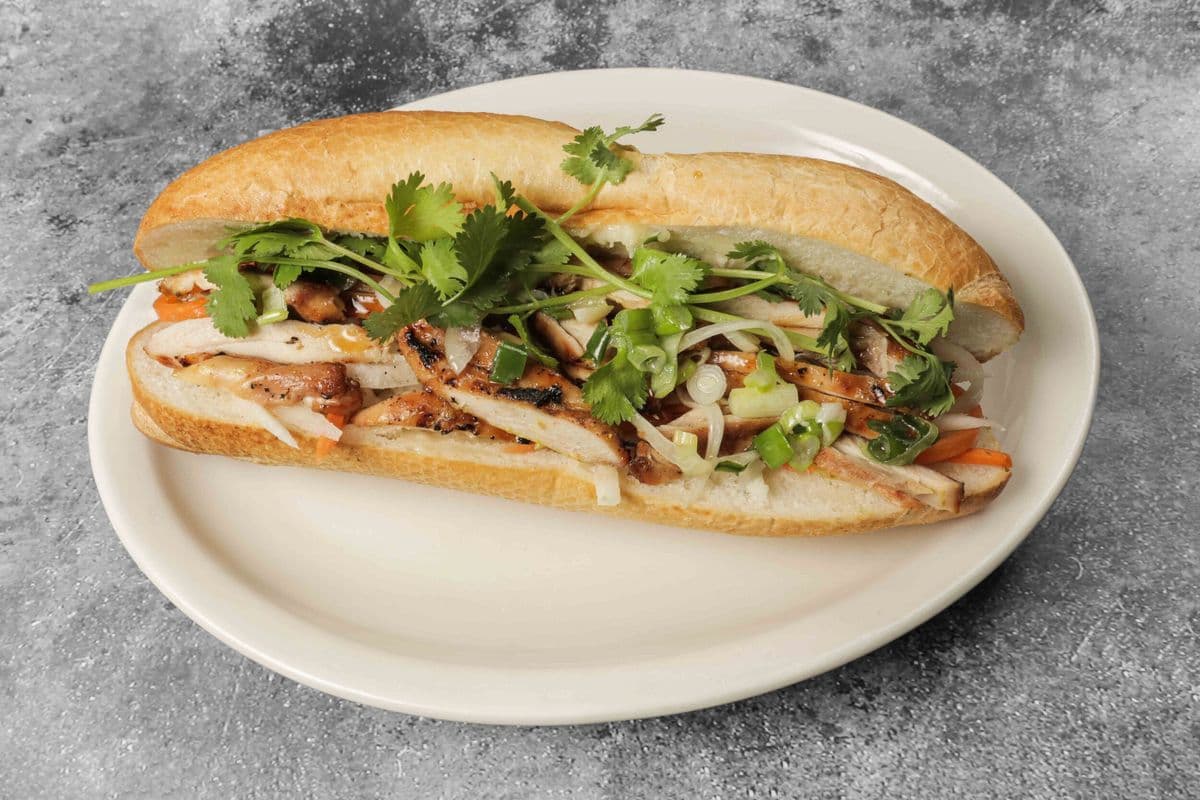 M2. Banh Mi Poulet grillés