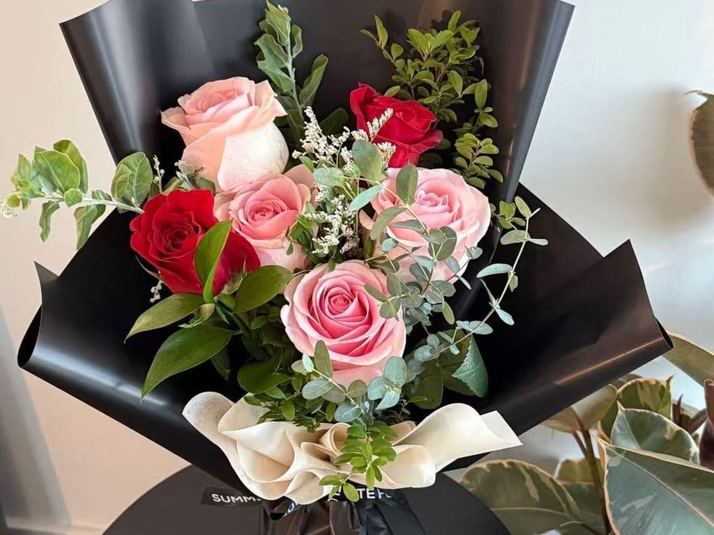 Flowers - Valentine's ROSE Bouquet (6 Red Pink Rose & Greenery)
