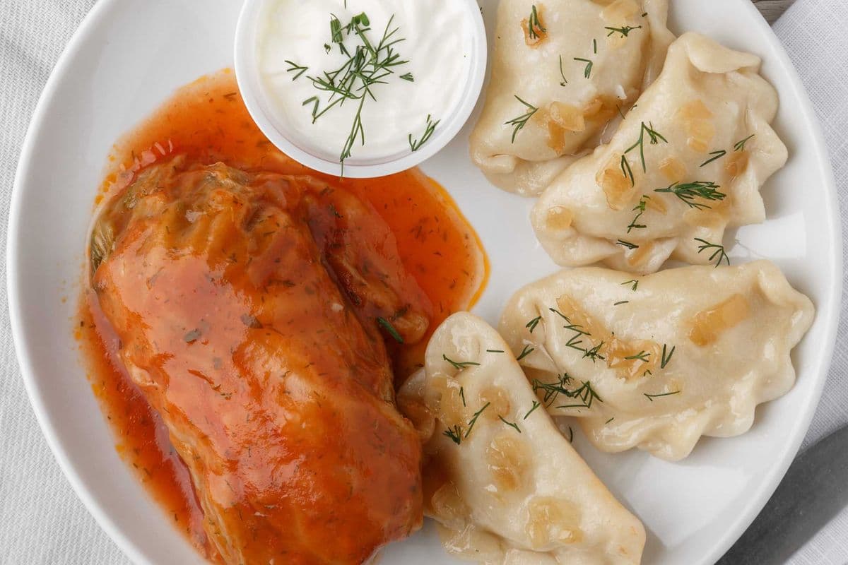 Cabbage Roll (Meat) + 4 Potato and Cheese Pierogies with fried onion + Sour Cream (1.5 oz)