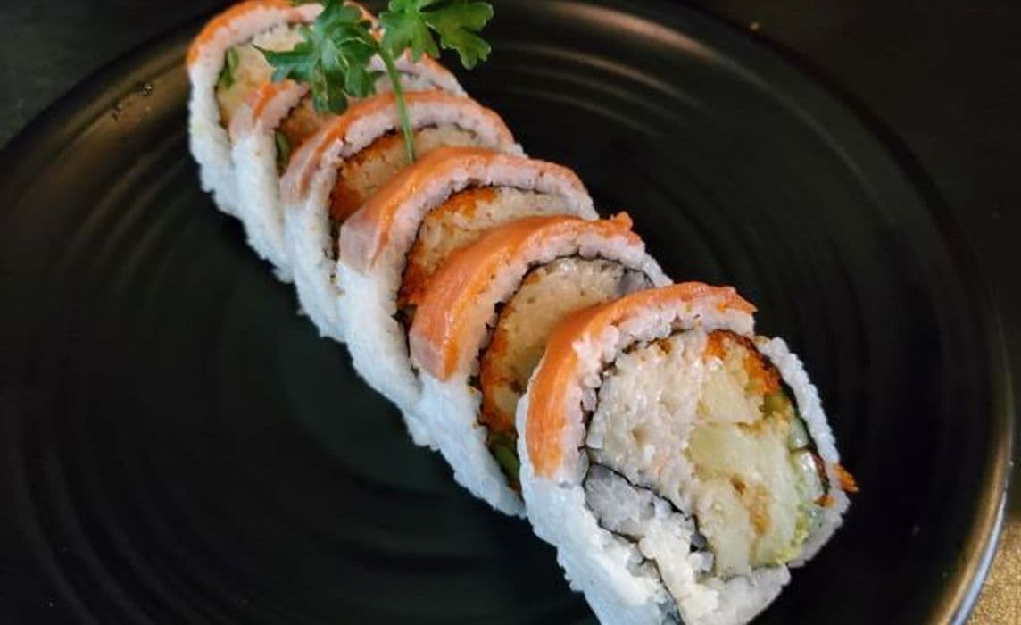 Smoked Salmon Roll (6pcs)