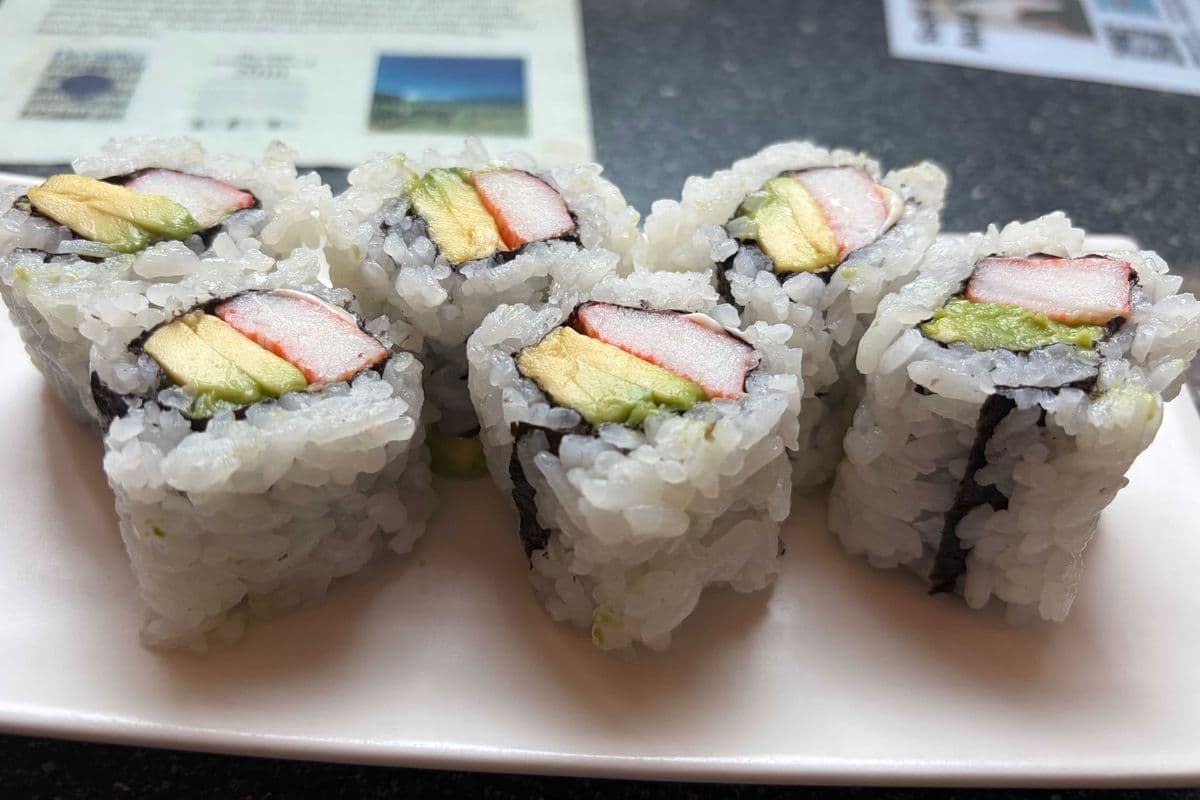 California with Sesame Roll (6 pcs)