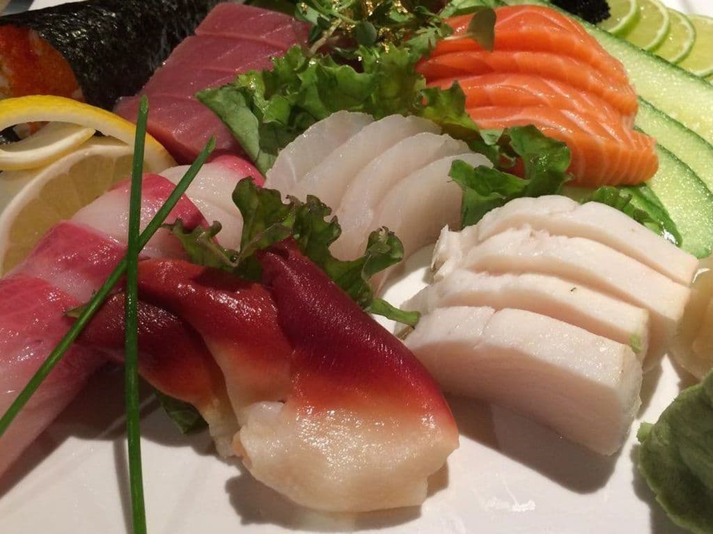 15 Pieces Sashimi Boat 