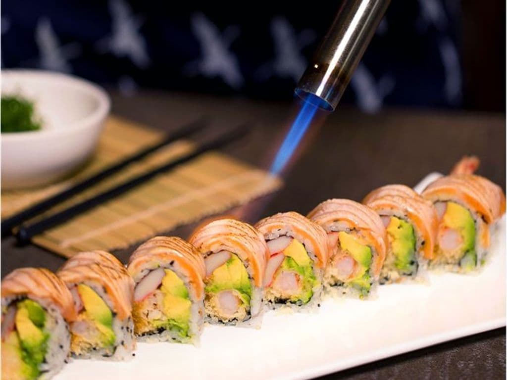 Crazy Salmon Roll(8 pcs)