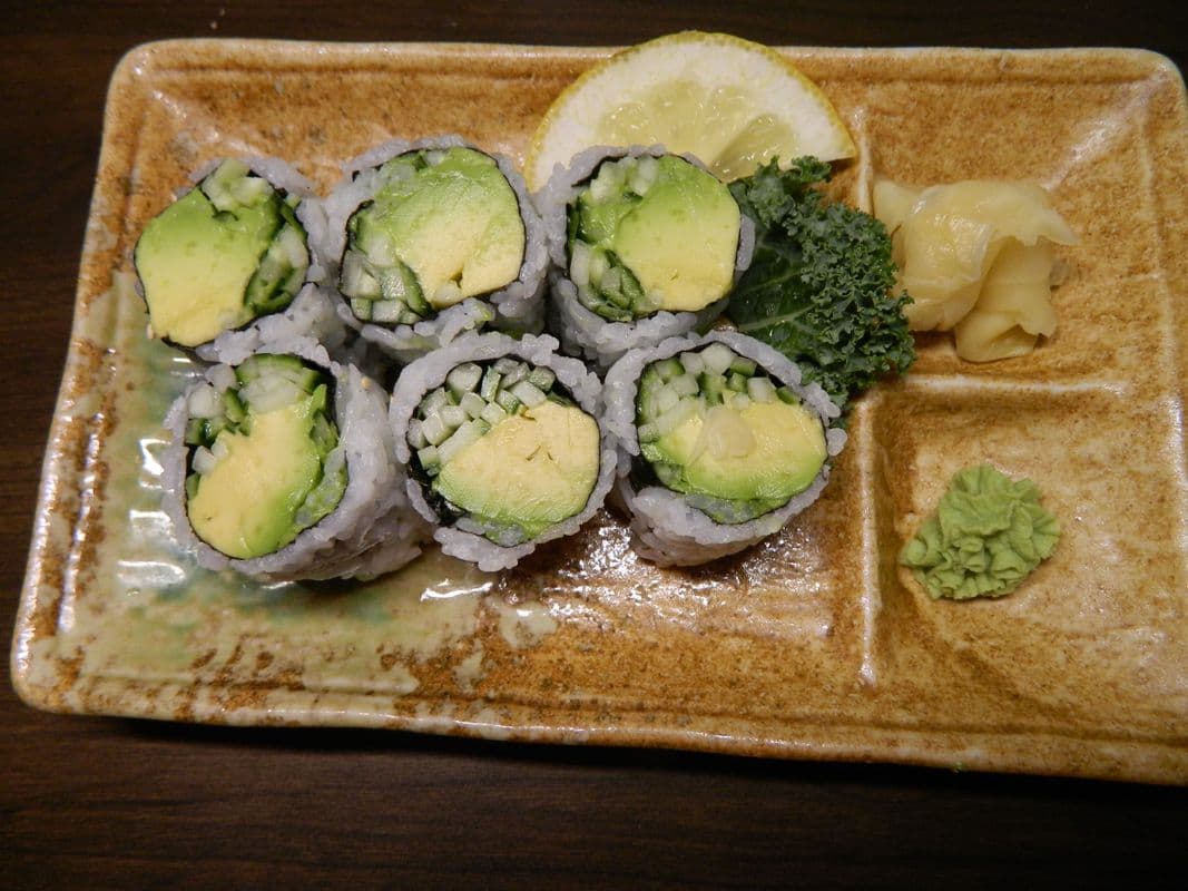 🥦 Avocado & Cucumber Roll