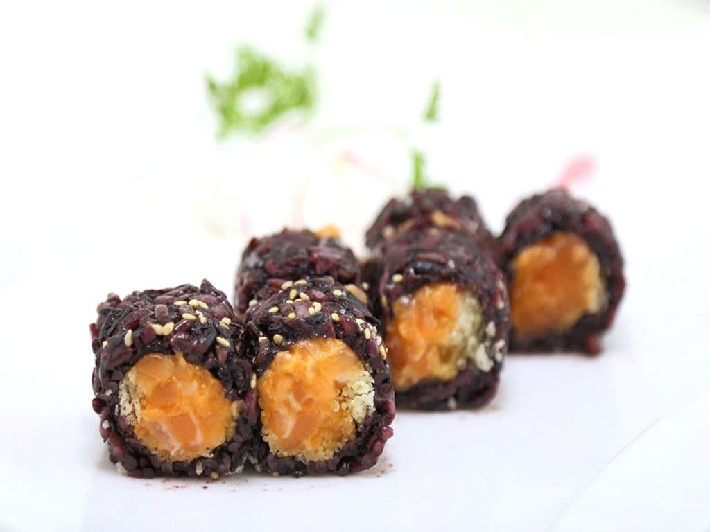 83B brown rice spicy salmon cr