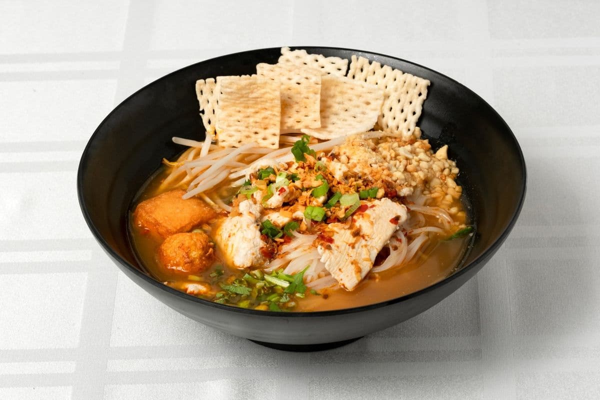 Rice Noodle Tom Yum Soup - Guay Tiew Tom Yum