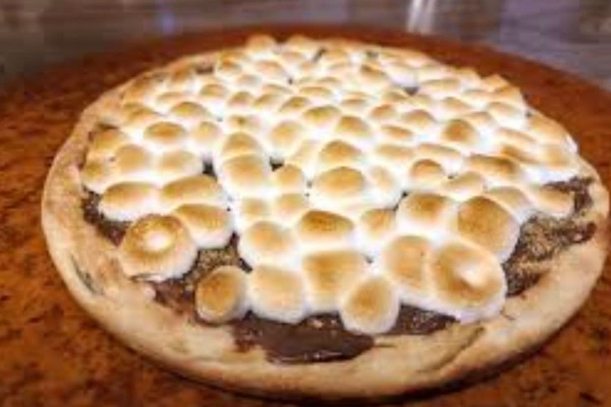 S’mores Dessert Pizza
