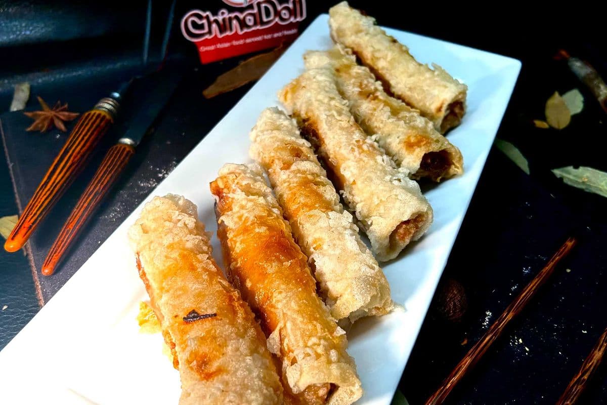 1. Vietnamese Spring Roll (6 pcs)