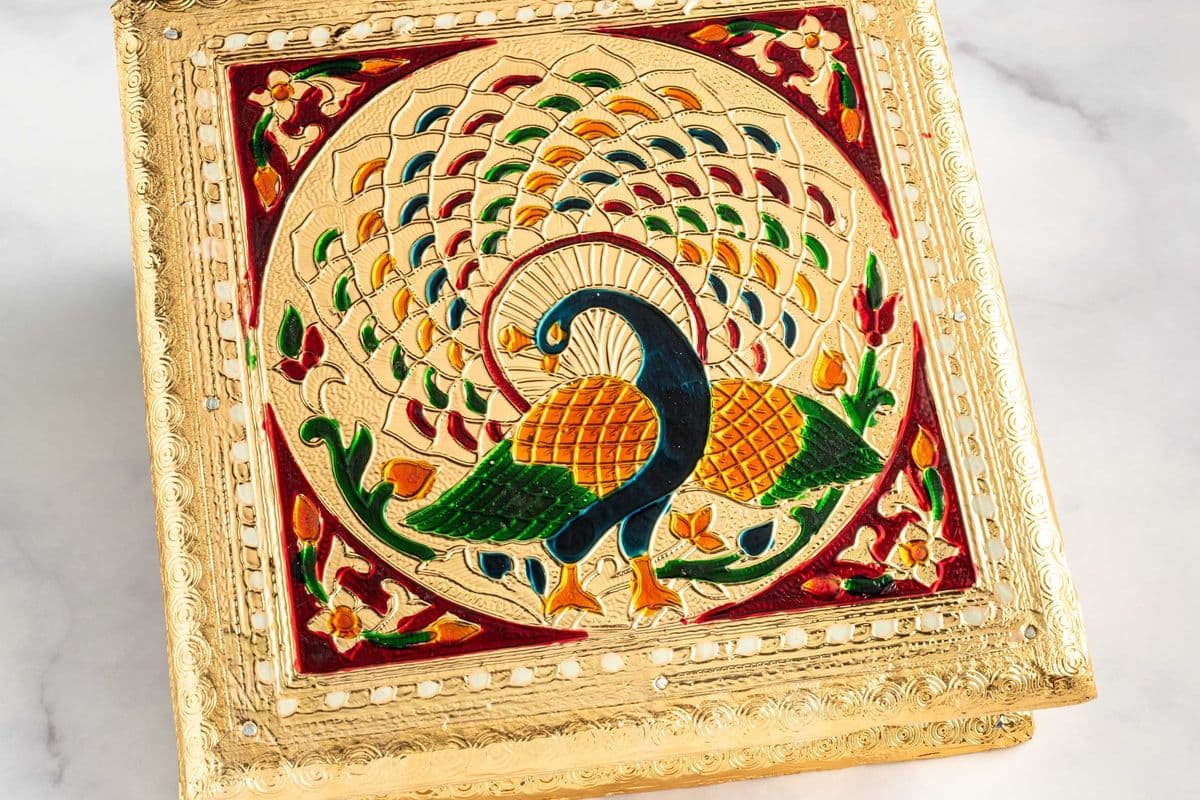 Peacock Square Large - Dry Fruit
