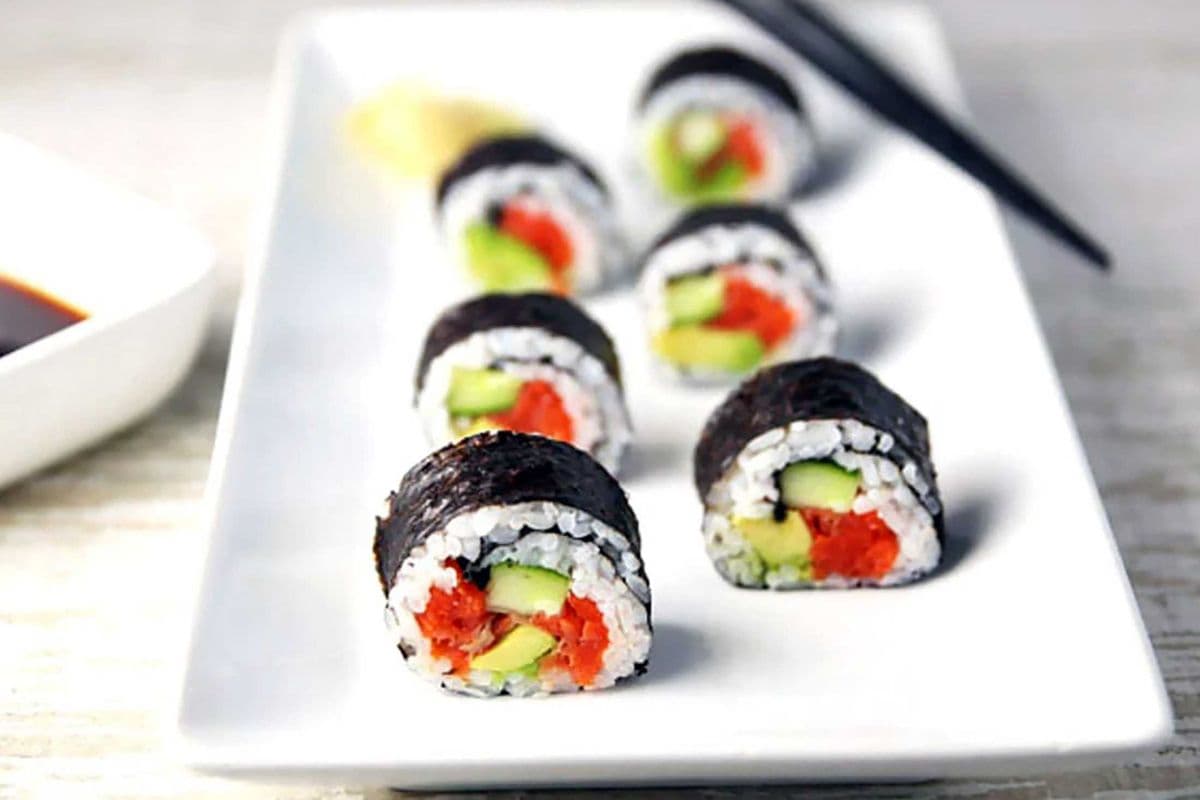 Smoked Salmon Maki (5pcs)