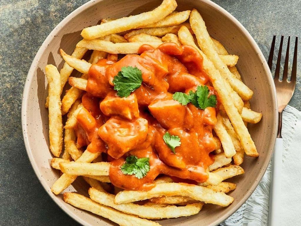 BUTTER CHICKEN POUTINE